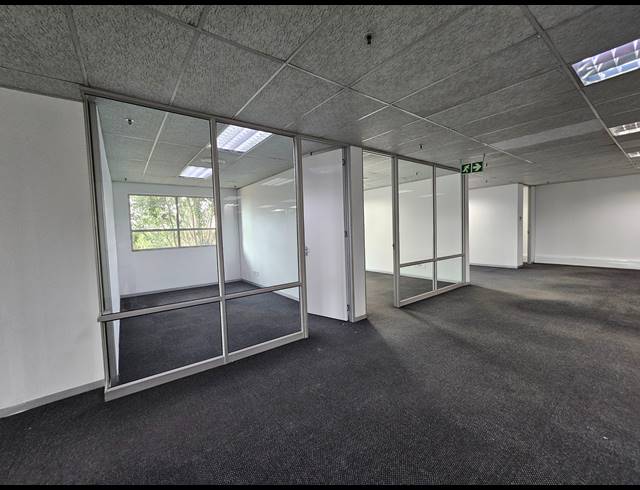 4,286M² WAREHOUSE TO LET IN LONGMEADOW